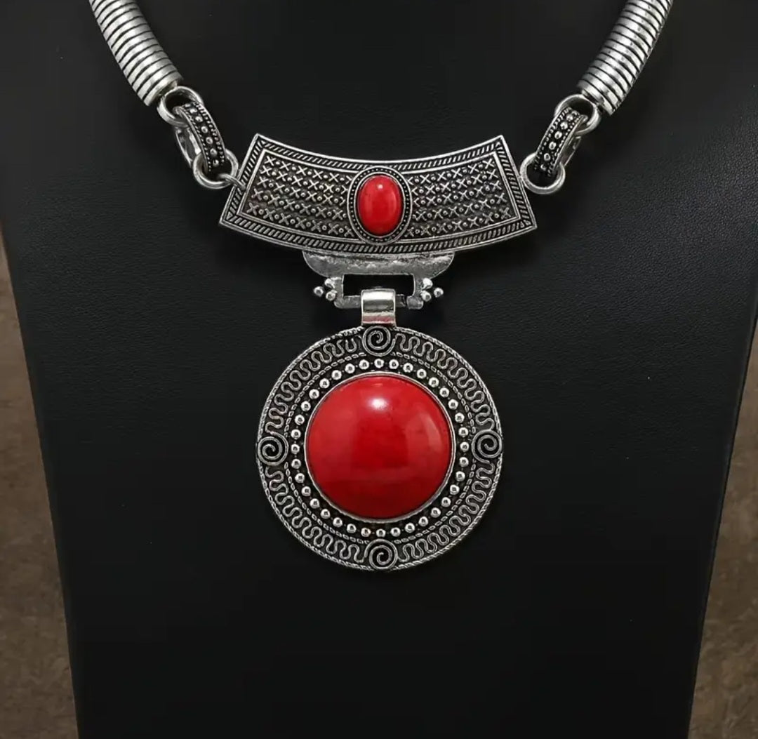 EUROPEAN NECKLACE SET