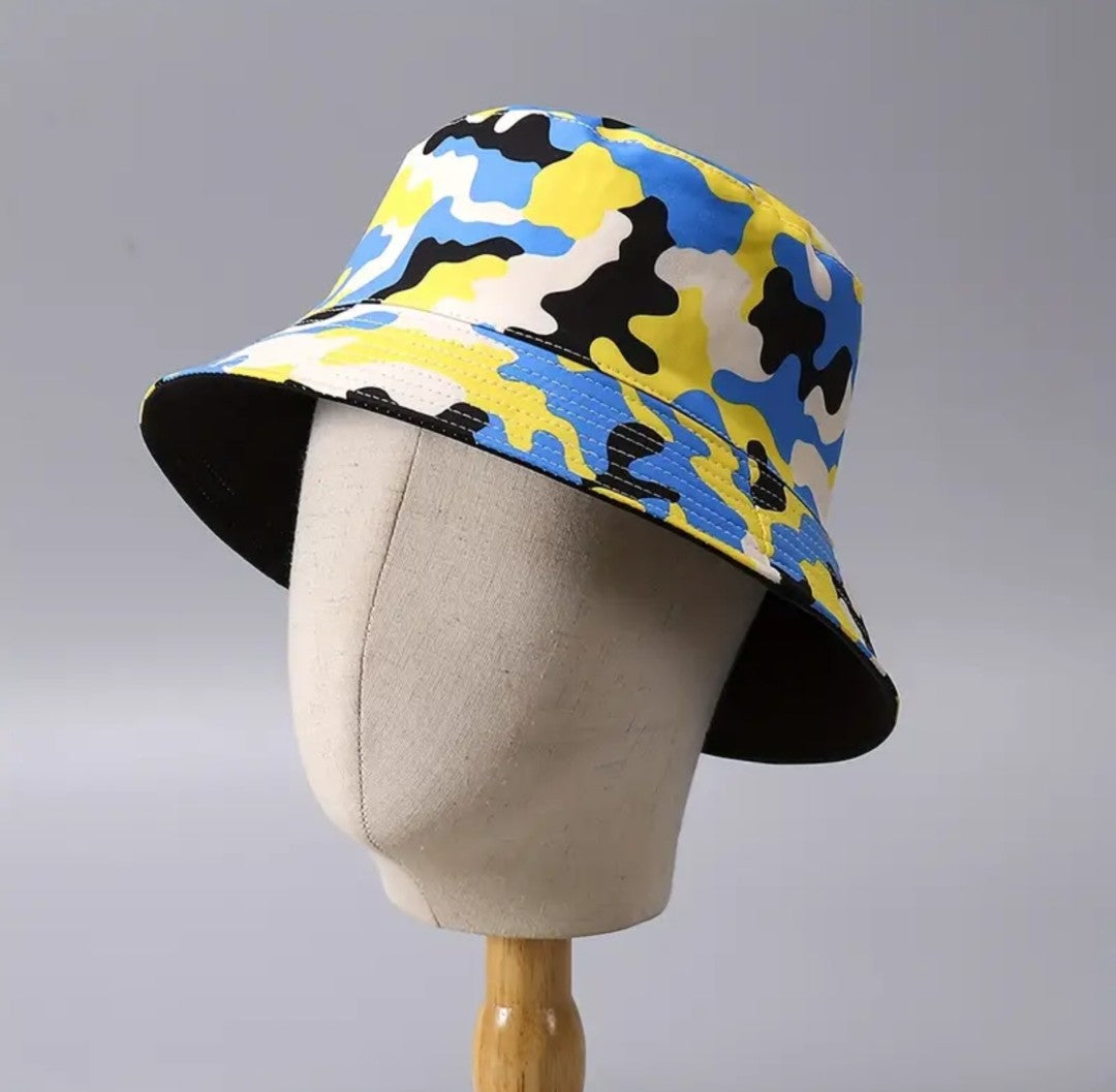 REVERSIBLE CAMO BUCKET HAT
