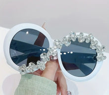 Load image into Gallery viewer, RHINESTONE ROUND SUNGLASSES