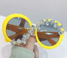 Load image into Gallery viewer, RHINESTONE ROUND SUNGLASSES