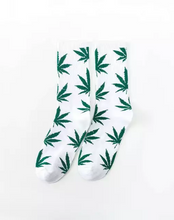 Load image into Gallery viewer, BUD LIFE CREW SOCKS