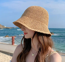 Load image into Gallery viewer, BEACH STRAW BUCKET HAT
