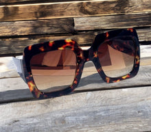 Load image into Gallery viewer, BIG FACE SUNGLASSES
