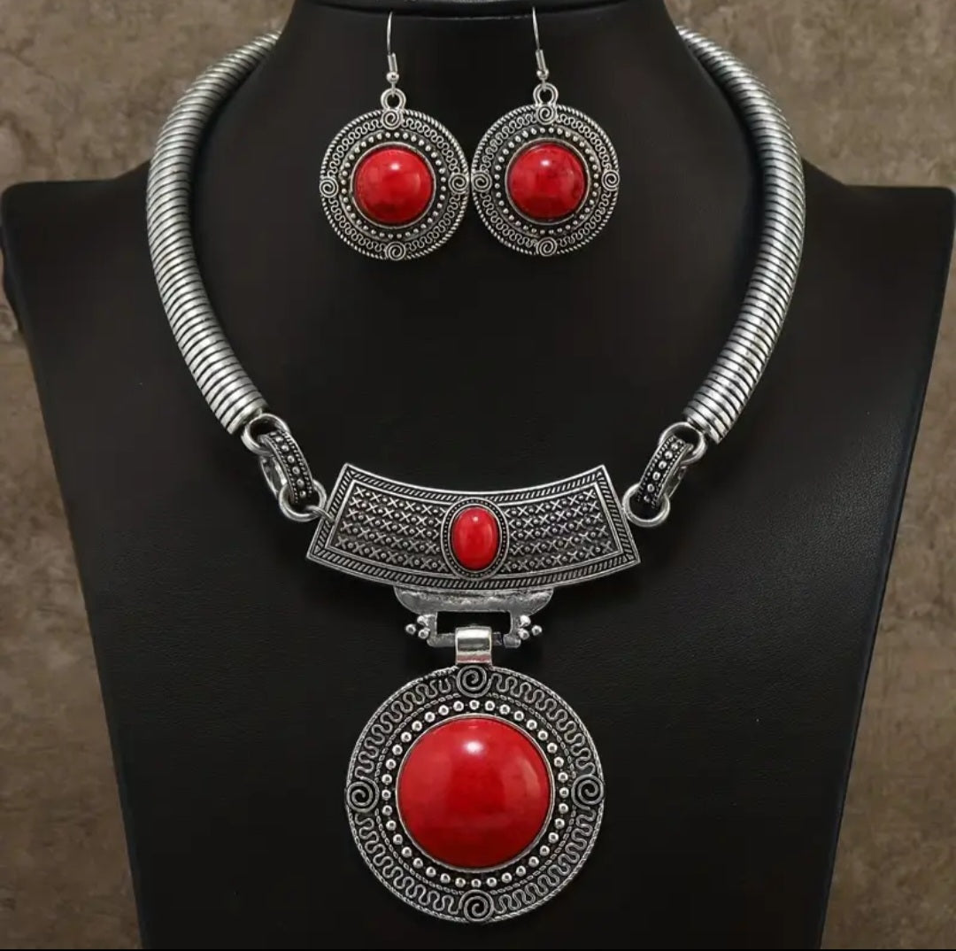 EUROPEAN NECKLACE SET