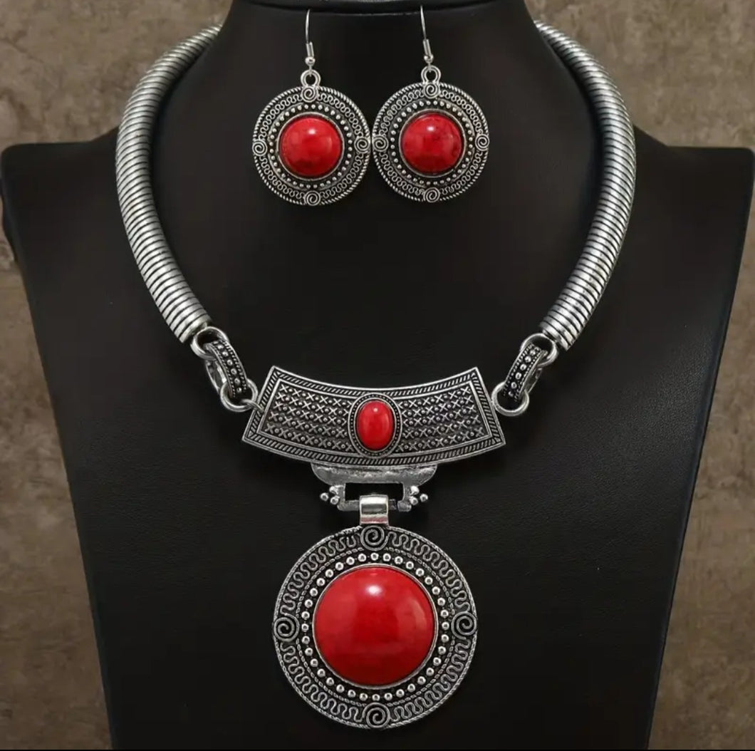EUROPEAN NECKLACE SET
