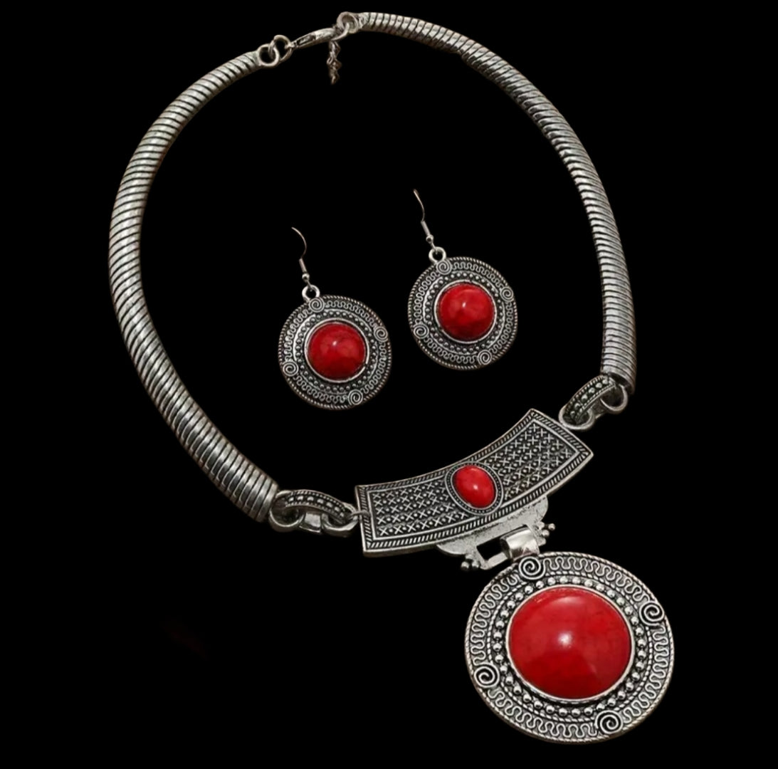 EUROPEAN NECKLACE SET