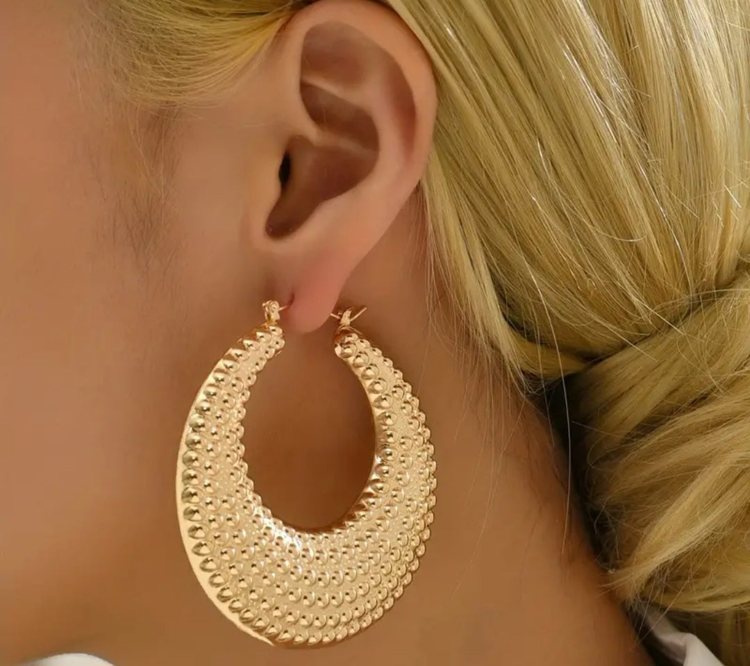 GOLD RETRO LARGE HOOP EARRINGS