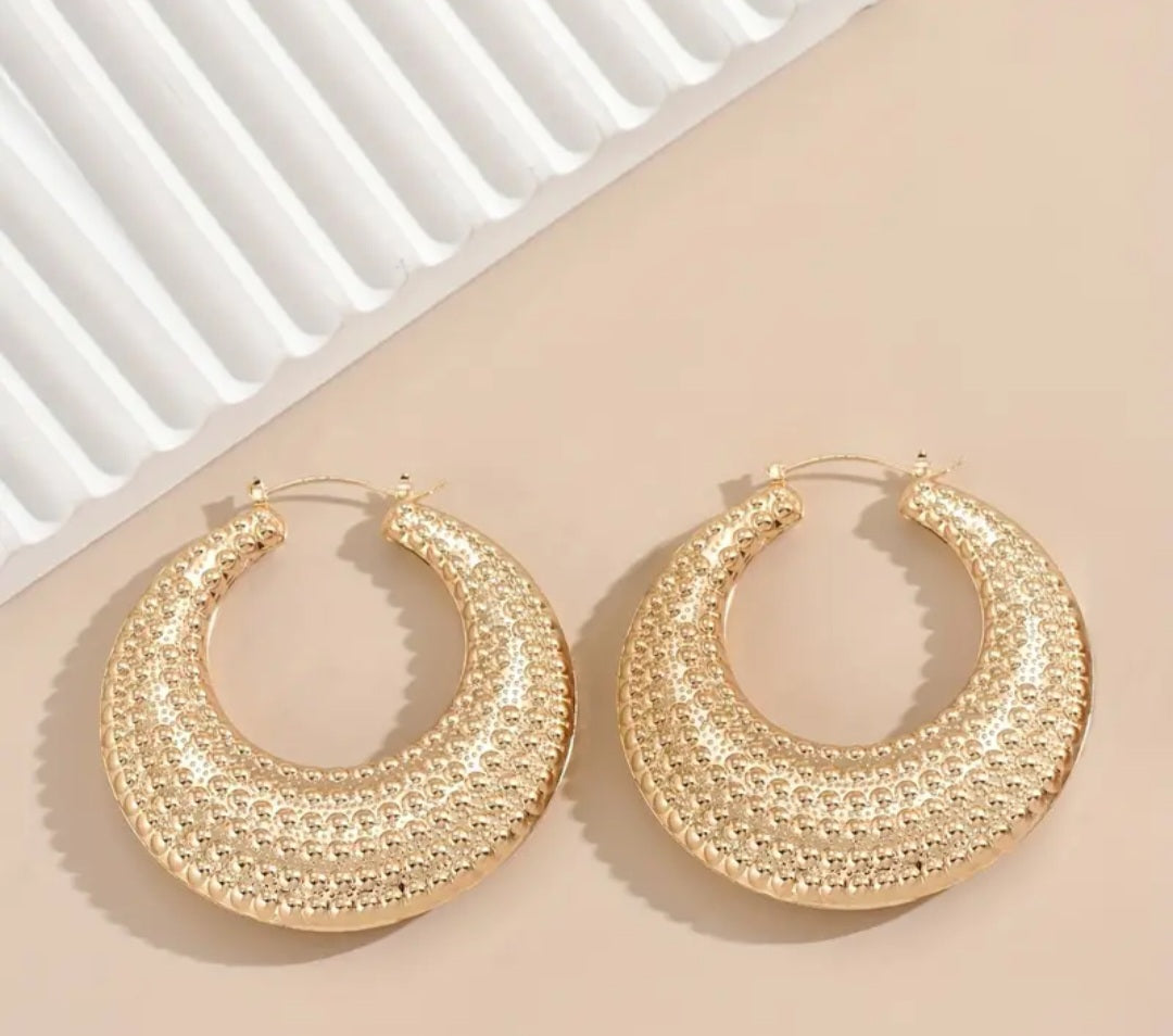 GOLD RETRO LARGE HOOP EARRINGS