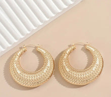 Load image into Gallery viewer, GOLD RETRO LARGE HOOP EARRINGS
