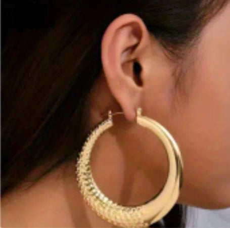 GOLD RETRO LARGE HOOP EARRINGS