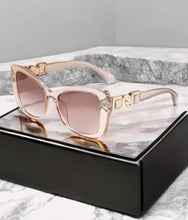 Load image into Gallery viewer, OPULENCE PEARL SUNGLASSES
