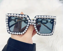 Load image into Gallery viewer, PEARL SUNGLASSES
