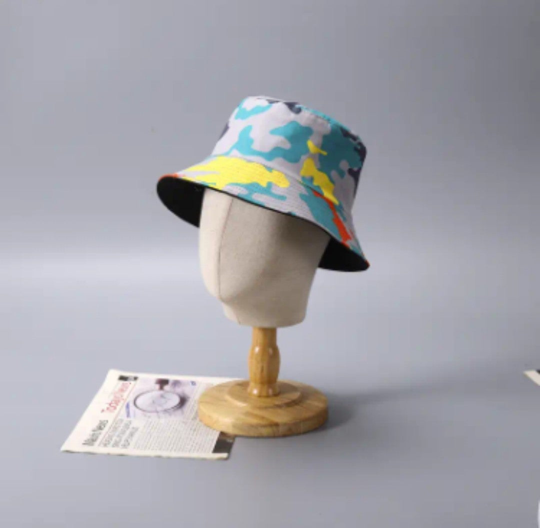 REVERSIBLE CAMO BUCKET HAT