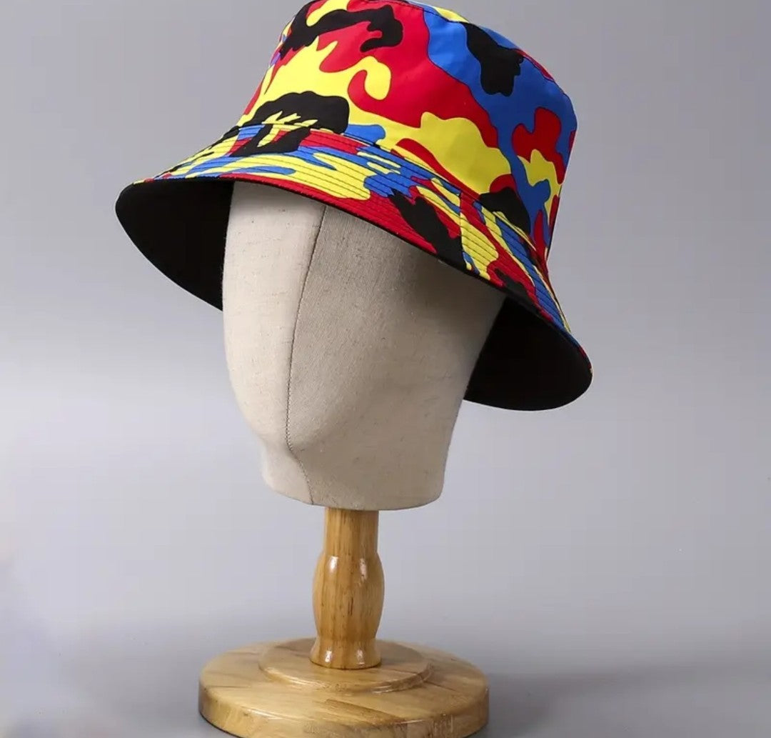 REVERSIBLE CAMO BUCKET HAT