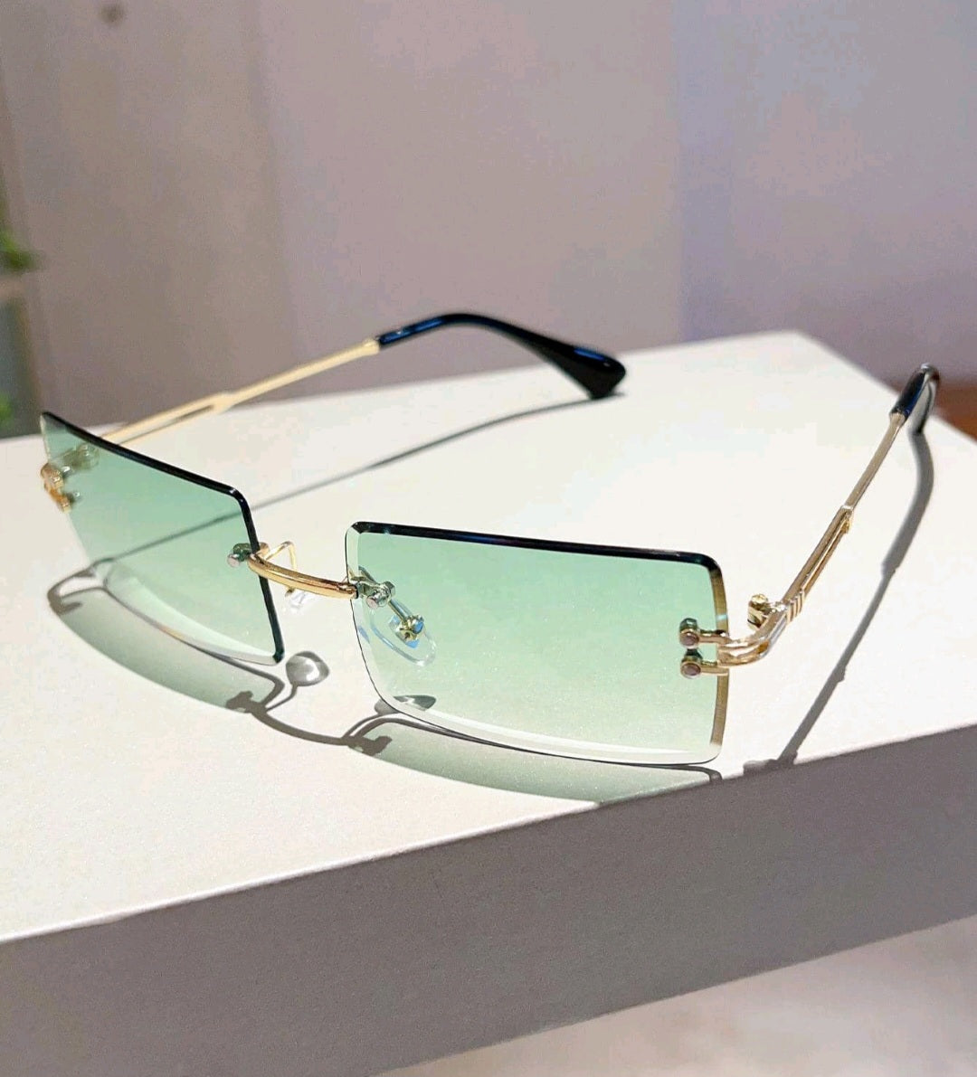 RIMLESS SUNGLASSES