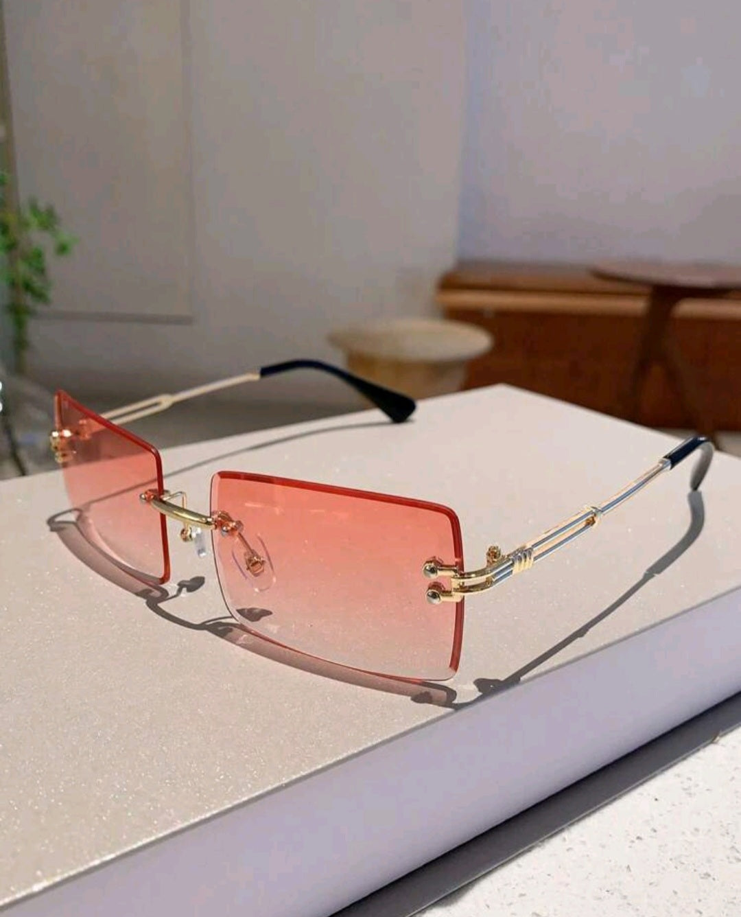 RIMLESS SUNGLASSES