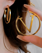 Load image into Gallery viewer, VERVE HOOP EARRINGS
