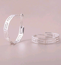 Load image into Gallery viewer, SUNDARA HOOP EARRINGS

