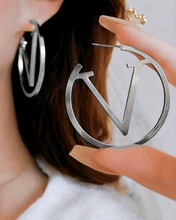 Load image into Gallery viewer, VERVE HOOP EARRINGS
