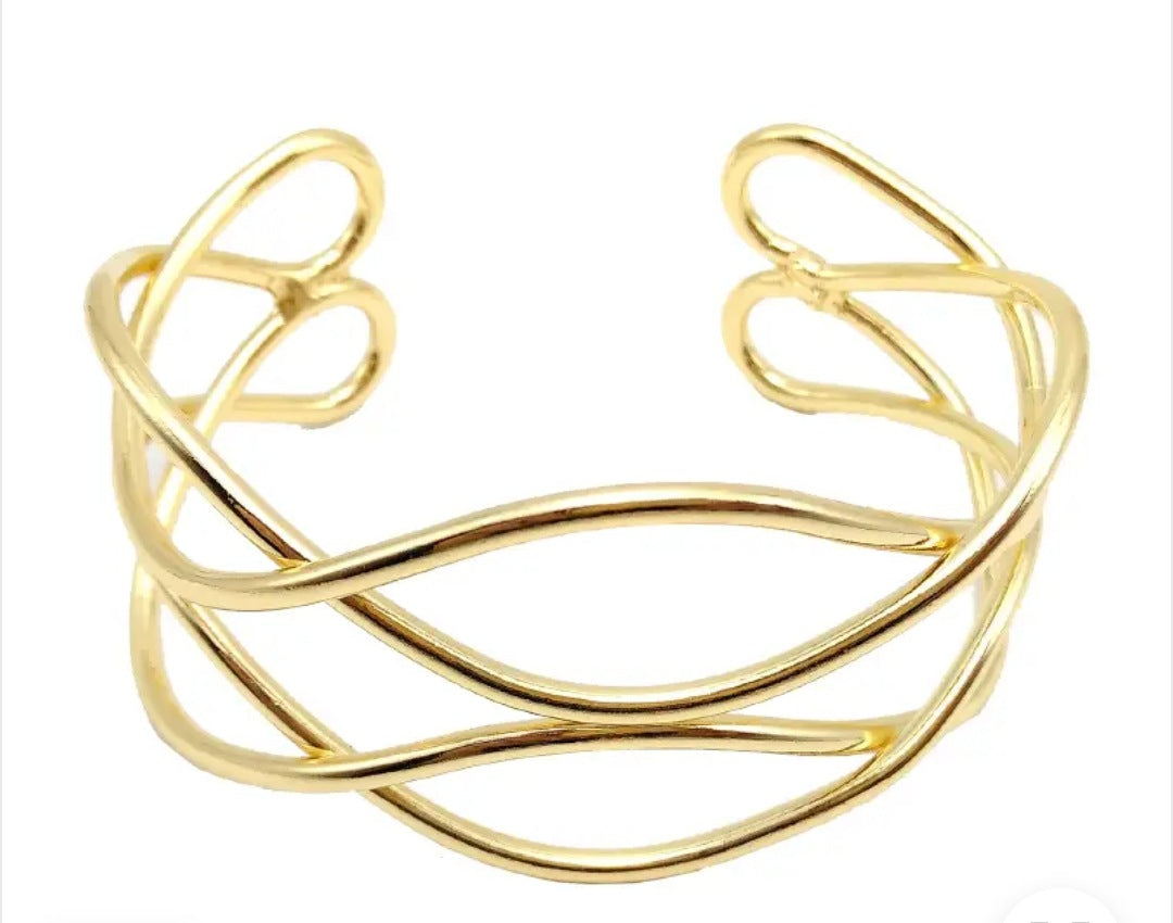 LAYERED HOOP EARRINGS & TWISTED CUFF BRACELET SET