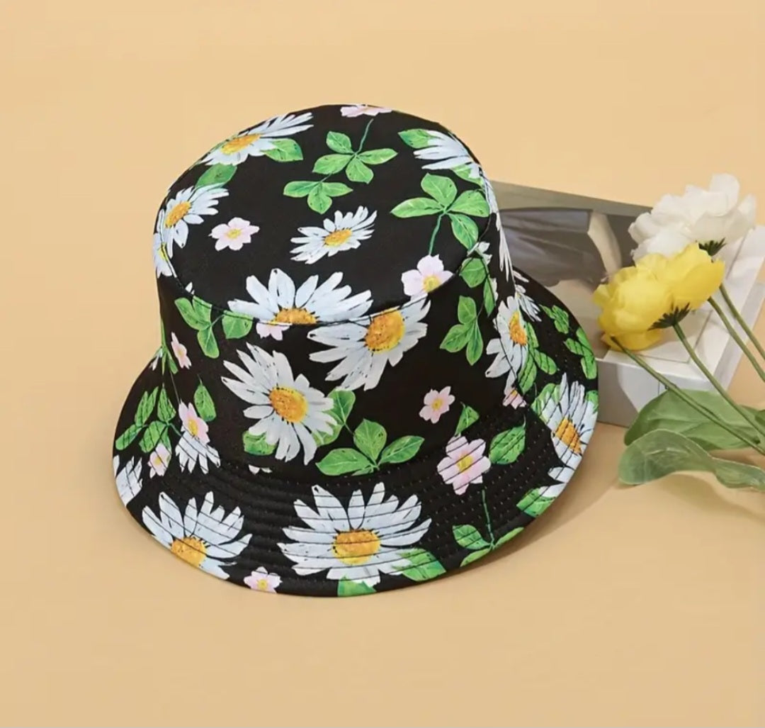 REVERSIBLE DAISY BUCKET HAT