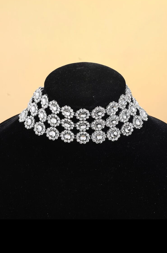 RHINESTONE FLOWER CHOKER