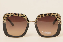 Load image into Gallery viewer, OVERSIZED LEOPARD PRINT SUNGLASSES
