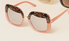 Load image into Gallery viewer, OVERSIZED LEOPARD PRINT SUNGLASSES
